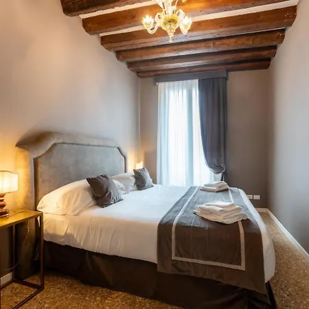 San Teodoro Palace - Luxury Lägenhet