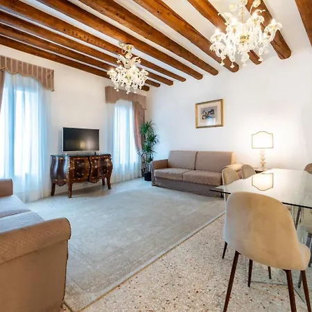 San Teodoro Palace - Luxury Lägenhet *